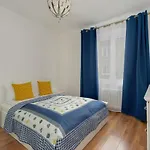 Apartmán Traditionally Furnished With Balcony In By Renters