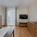 Traditionally Furnished With Balcony In By Renters Apartmán *