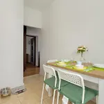 Apartmán Traditionally Furnished With Balcony In By Renters