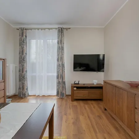 Traditionally Furnished With Balcony In By Renters Apartament *