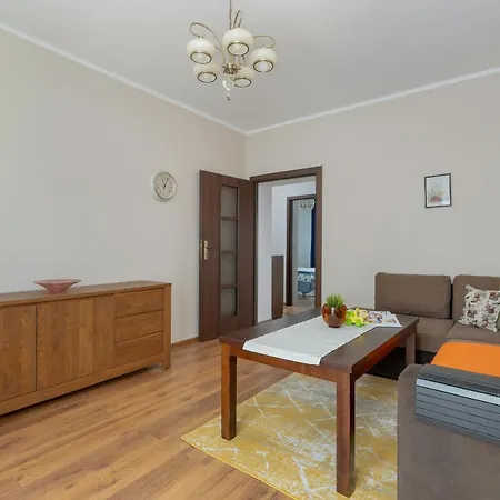 Traditionally Furnished With Balcony In By Renters * بوزنان