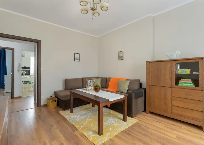 Traditionally Furnished With Balcony In By Renters شقة بوزنان