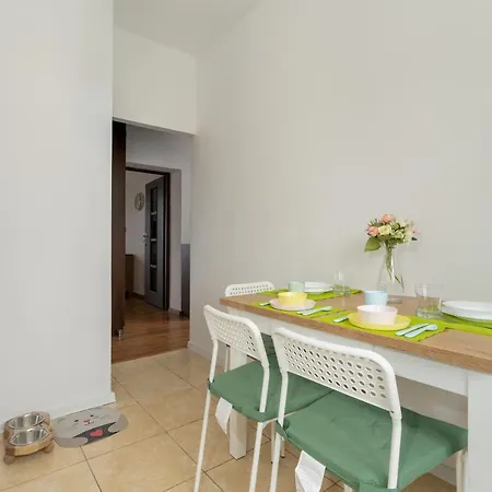 Διαμέρισμα Traditionally Furnished With Balcony In By Renters